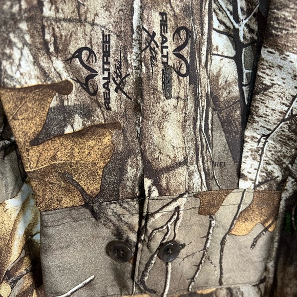 Under Armour camo shirt. Bundle $10 items at 2/$10 - Picture 4 of 5